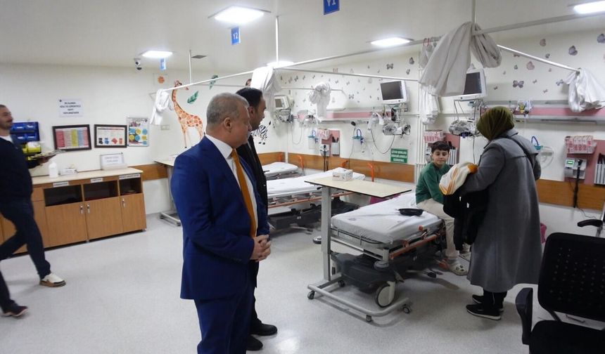 Başhekim Yardımcısı Demirel’den Hastane Personeli ve Hastalara Bayram Ziyareti