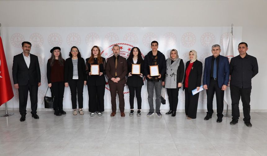 TSK “Savunmadan Sanata” Yarışmasında Elazığlı Öğrenci Türkiye Derecesi Aldı