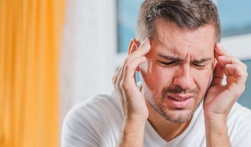 Geçmeyen Baş Ağrısına Dikkat: Beyin Tümörünün İlk Sinyali Olabilir