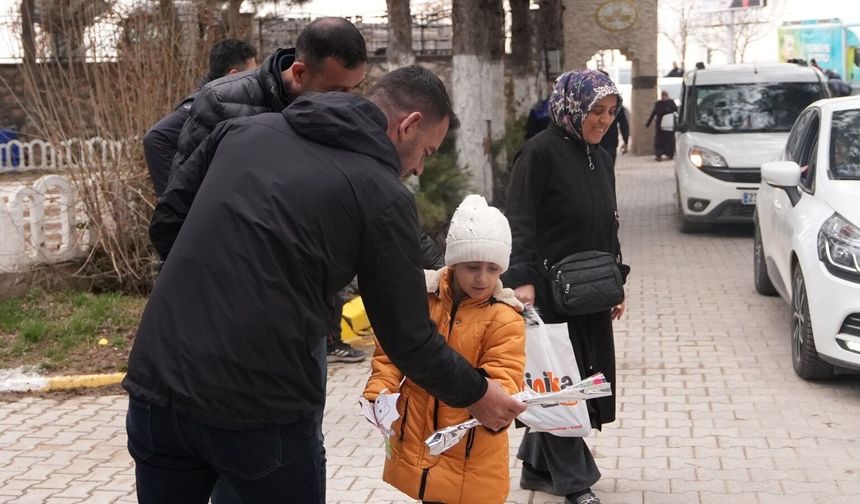 Elazığ Belediyesi, Mezarlıklarda Çeşitli İkramlarda Bulundu