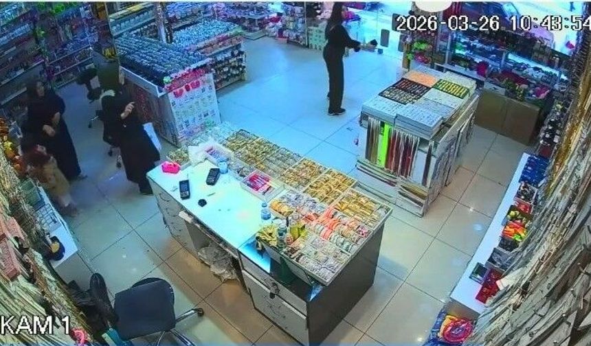 Depreme Alışverişte Yakalandılar, Yarıda Bırakıp Kaçtılar