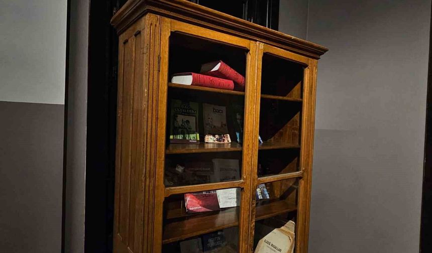 Elazığ'da 96 Yıllık Ahşap Dolap,Tarihin İzlerini Taşıyor