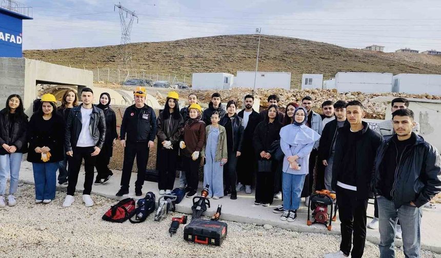Elazığ'da Öğrencilere Temel Arama Ve Kurtarma Eğitimi Verildi