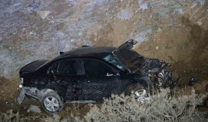 Elazığ'da Otomobil Şarampole Uçtu: 2'si Ağır 5 Yaralı