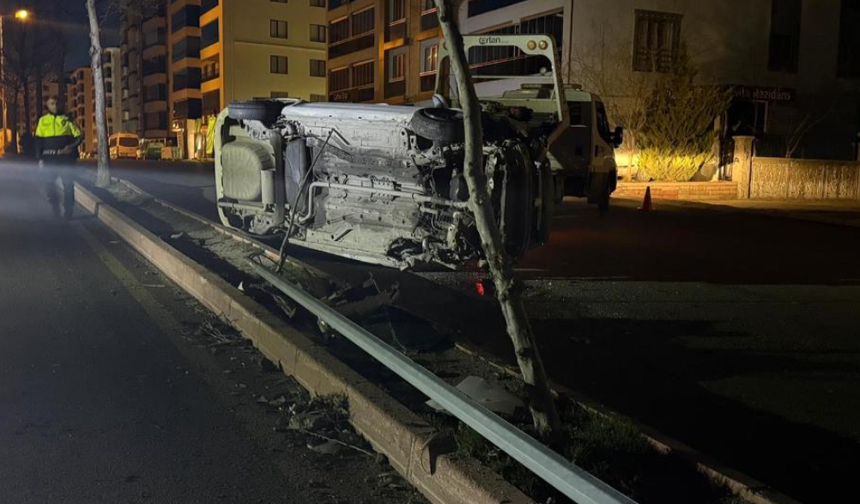 Elazığ'da Otomobil Yan Yattı: 1 Yaralı