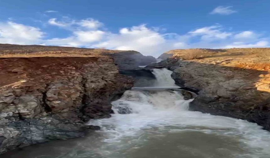 Elazığ'da Yağışlar Sonrası Şelale Coştu