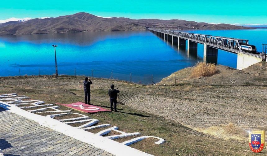 Jandarma Fırat Demiryolu Köprüsü’nde Görev Başında