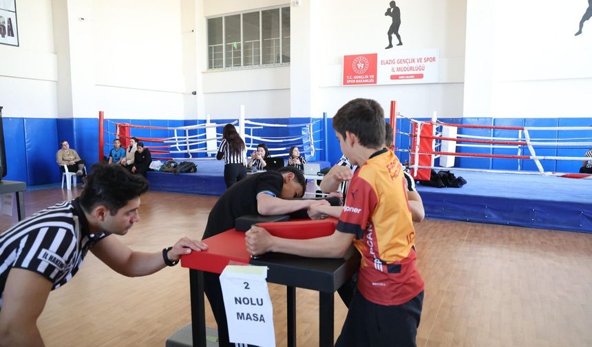 Elazığlı Sporcular Okul Sporları Arenasında Mücadele Etti