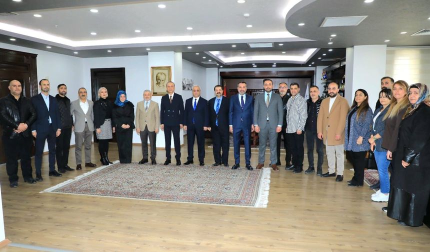 Başkan Şerifoğulları, Mesainin İlk Gününde Personelle Bayramlaştı