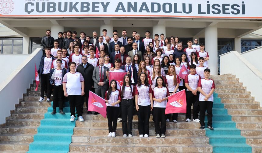 Gençler, Bordo-Beyazla Buluştu: Başkan Alan’dan Öğrencilere Forma Jesti