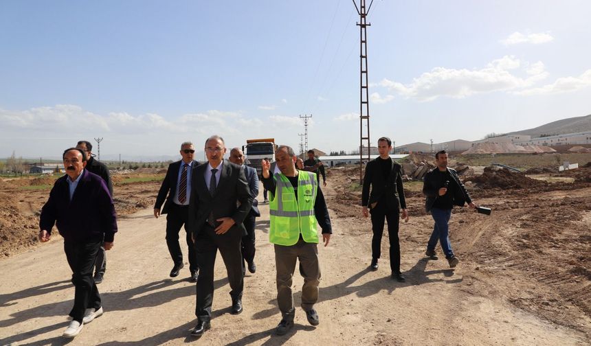 Rektör Göktaş Yeni Hastane İnşaat Alanında İncelemelerde Bulundu