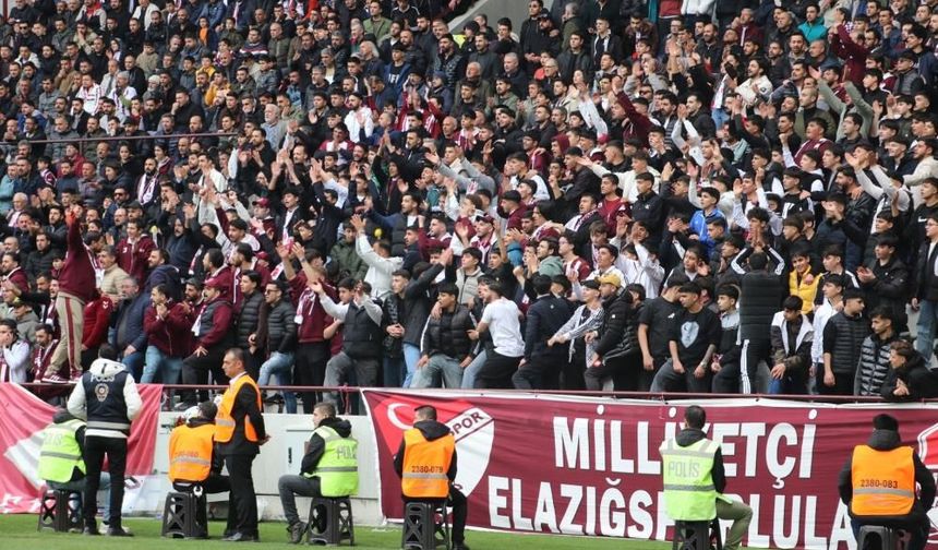 Elazığspor Taraftarından Polislere Çiçek