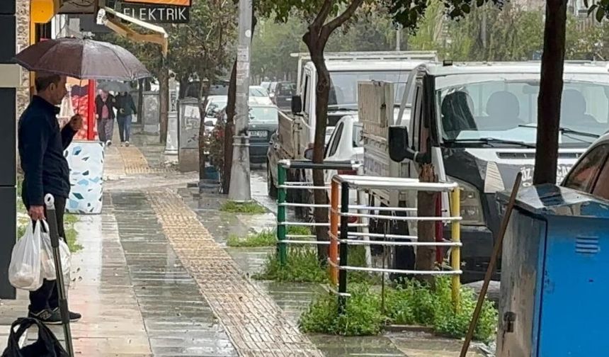 Elazığ'da Sağanak Yağış Etkili Oluyor