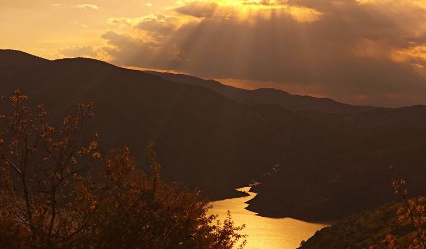Baharın Gelişiyle Keban Baraj Gölü'nde Eşsiz Manzara
