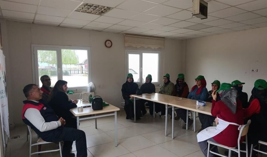 Elazığ'da Kadın Üreticilere Tarım Eğitimi