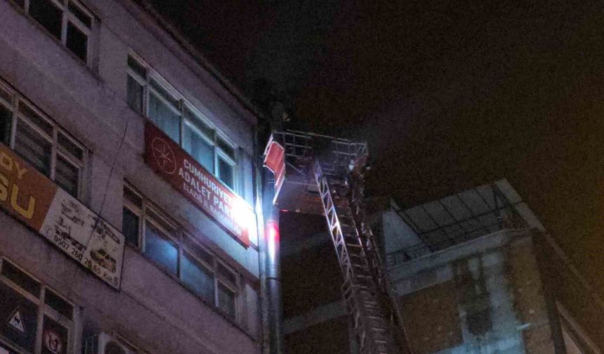 Elazığ'da bacadan yükselen yoğun duman korkuttu