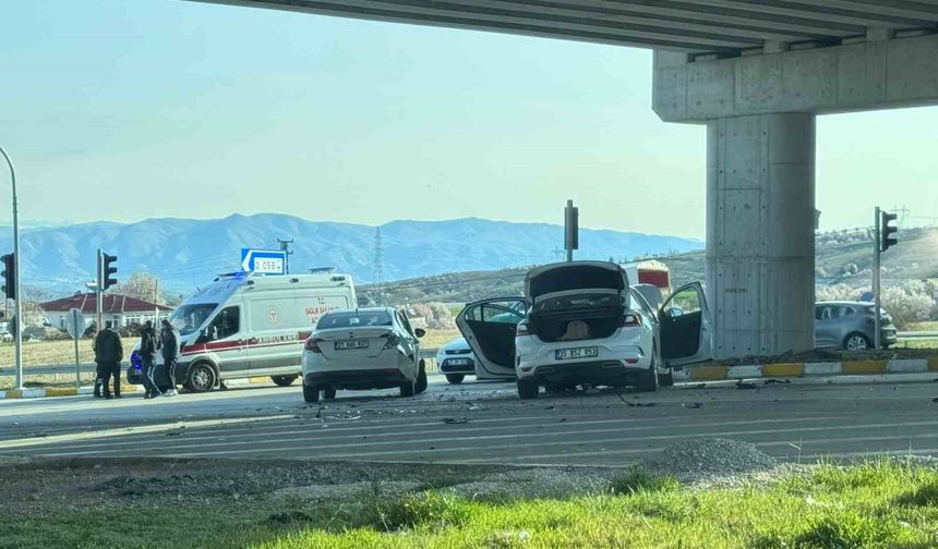 Elazığ'daki Trafik Kazası: 6 Yaralı
