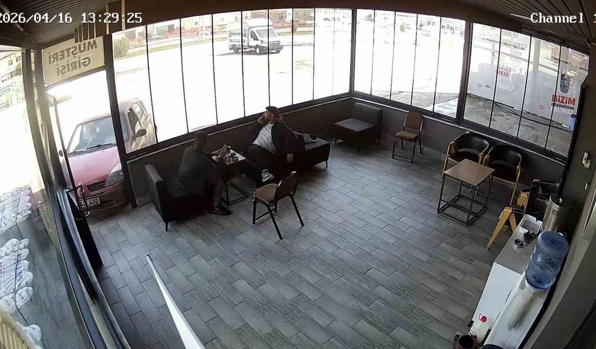 Kimse Ne Yaptığını Anlamadı: Etrafında Aracıya Etrafında Dönen sürücü İş Yerine Çarptı