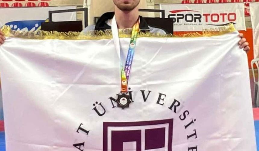 Ünilig Taekwondo'da Fırat Üniversitesi'ne Bronz Madalya