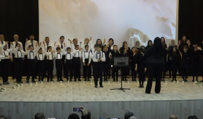 Avukat İbrahim Gök İlkokulu’ndan Anlamlı Koro Gösterisi