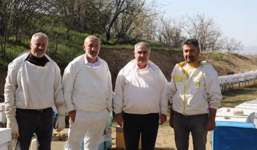 Elazığ’da Arıcılıkta Verim İçin Sahada Eğitim Çalışmaları Sürüyor