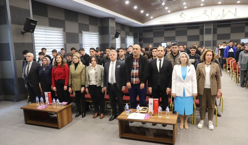 Elazığ’da Öğrencilere İlham Veren Panel: Bilinçli Tercihler, Güçlü Yarınlar!
