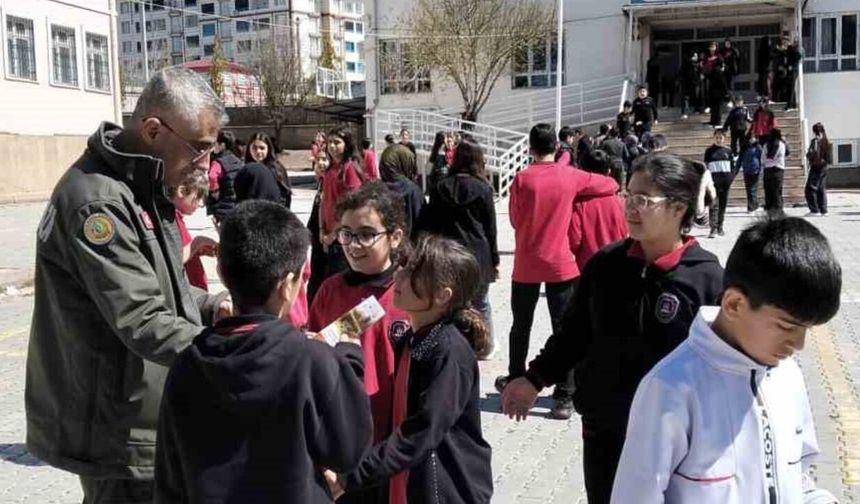 Elazığ'da Öğrencilere Orman Yangını İle Mücadele Çalışması