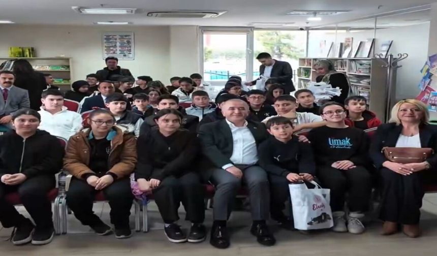 Vali Hatipoğlu Kütüphane Haftası’nda Gençlerle Buluştu