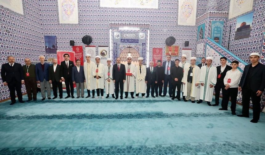 Elazığlı Öğrenci Hutbe Okuma Yarışmasında Bölge Birincisi Oldu