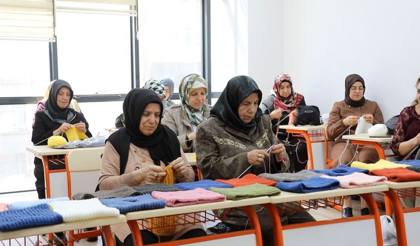 Engelsiz Yaşam Merkezi’nde Örgü Kursu Düzenleniyor