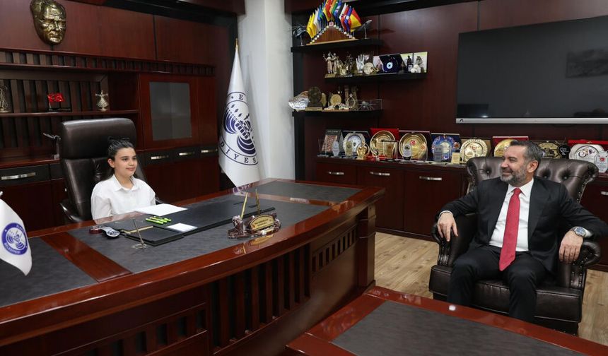 Başkan Şerifoğulları, 23 Nisan'da Koltuğunu Devretti