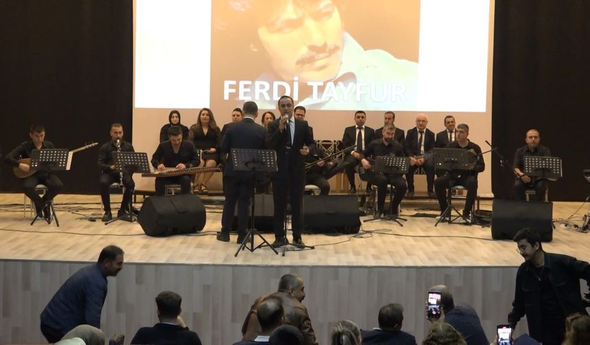 Elazığ’da “Efsaneler Ölmez, Sahnede Yaşar” Konseri Düzenlendi
