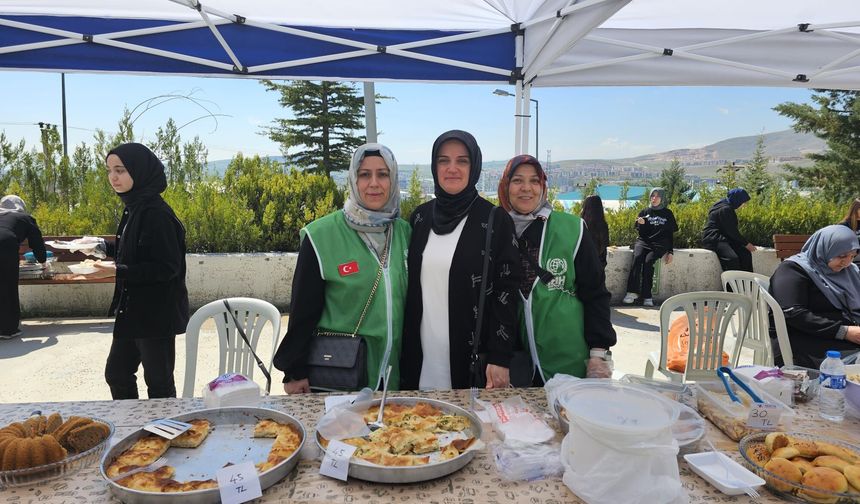 Eğitim-Bir-Sen ve İHH’dan Yardım Kermesi
