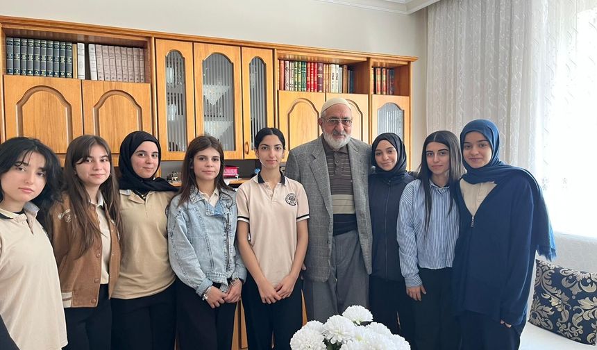 Öğrencilerden Şehit Ailelerine Vefa Ziyareti