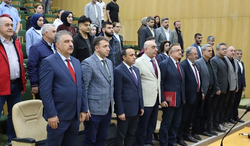 Fırat Üniversitesi’nde “Atatürk ve Türk Gençliği” Konferansı Düzenlendi