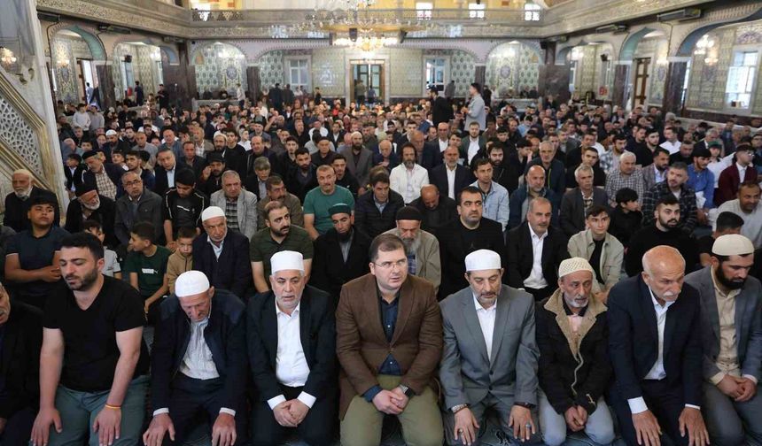 Bayram namazında camiler doldu