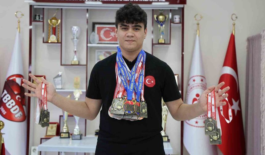 Dünya ve Türkiye Dart Şampiyonu Bedirhan Nas, 30 Madalyaya Ulaştı