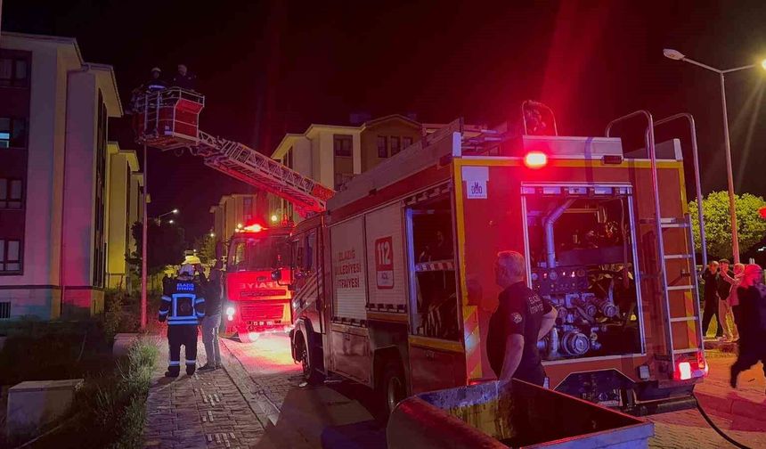 Elazığ'da korkutan yangın: 1'i hamile 4 kişi dumandan etkilendi