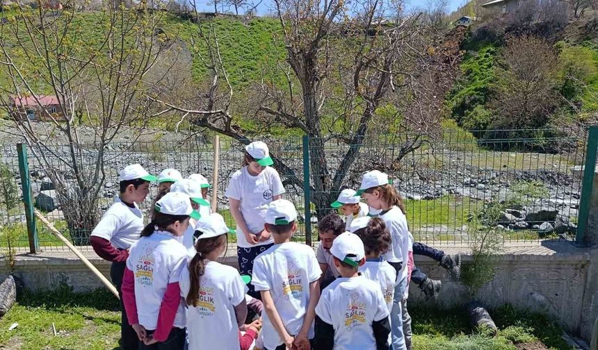 Elazığ'da Orman Bilinci Eğitimi Ve Fidan Dikimi