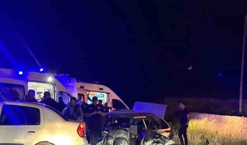 Elazığ'da otomobil ile traktör çarpıştı: 5 yaralı
