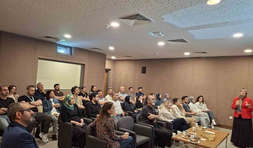 Elazığ'da Sağlık Çalışanların Seminer Verildi