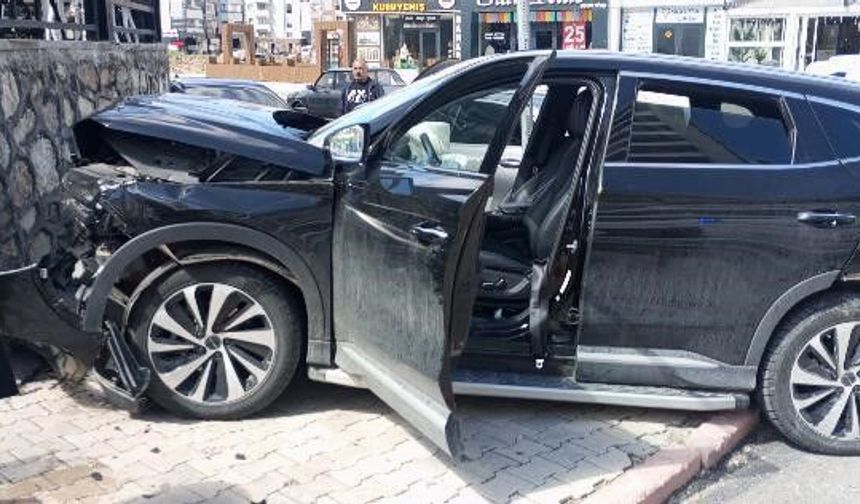 Elazığ'da trafik kazası: 3 yaralı