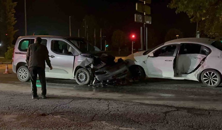 Elazığ'da Trafik Kazası: 4 Yaralı