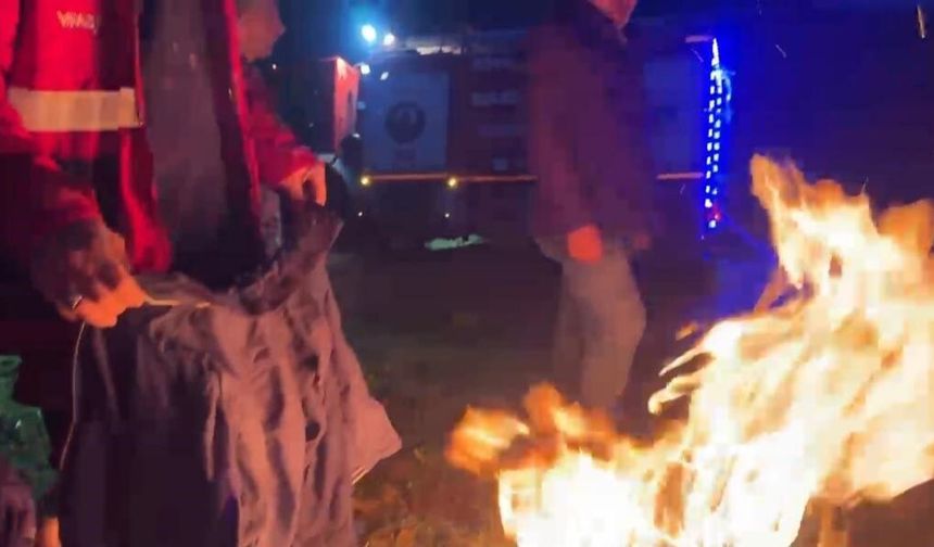 Elazığ'da Yangına Giden İtfaiye Aracı Çamura Saplandı