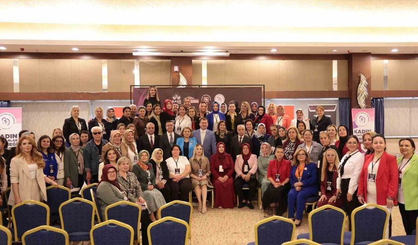Türkiye'nin Dört Bir Yanından 120 Kadın Muhtar Elazığ'da buluştu