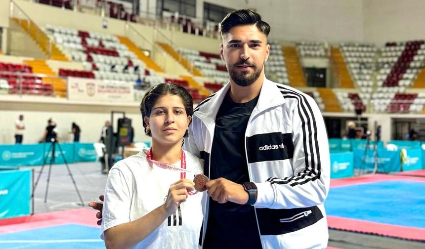 Elazığlı Tekvandocular Sivas’tan Madalyalarla Döndü