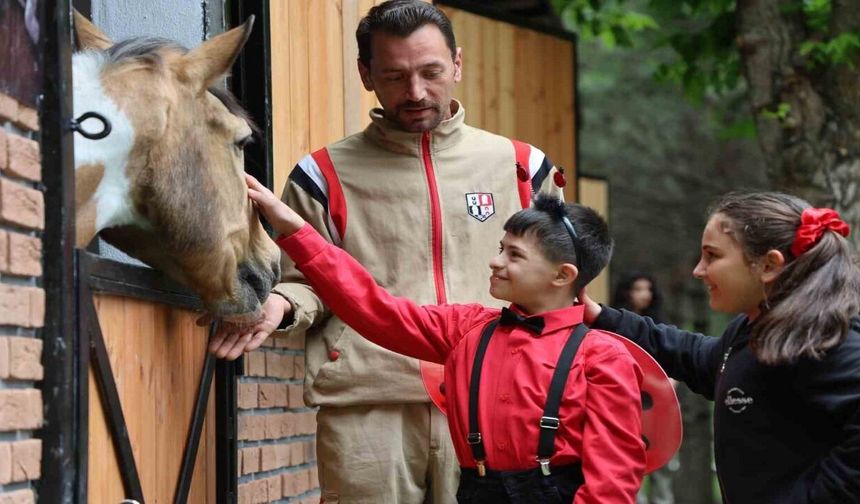 Akademisyenler ve Özel Çocuklar At Terapisi Etkinliğinde Bir Araya Geldi