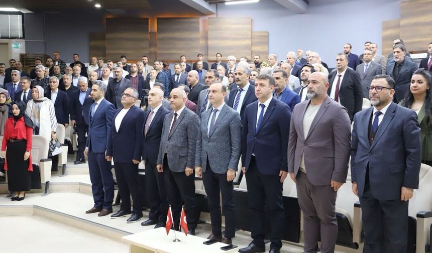Fırat Üniversitesi’nde Okul Müdürlerine Yönelik Yapay Zekâ ve Dijital Dönüşüm Programı