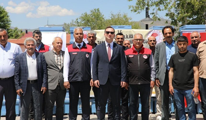 Arıcılara Kovan Desteği Sürüyor
