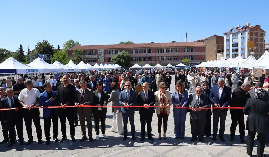 Elazığ'da 'Hayat Boyu Öğrenme Şenliği' Yoğun Katılımla Başladı